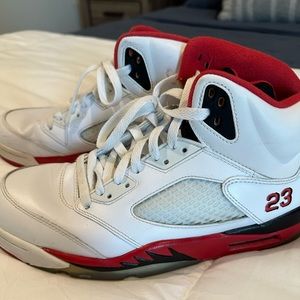 Jordan 5 Retro
Fire Red Black Tongue (2013)